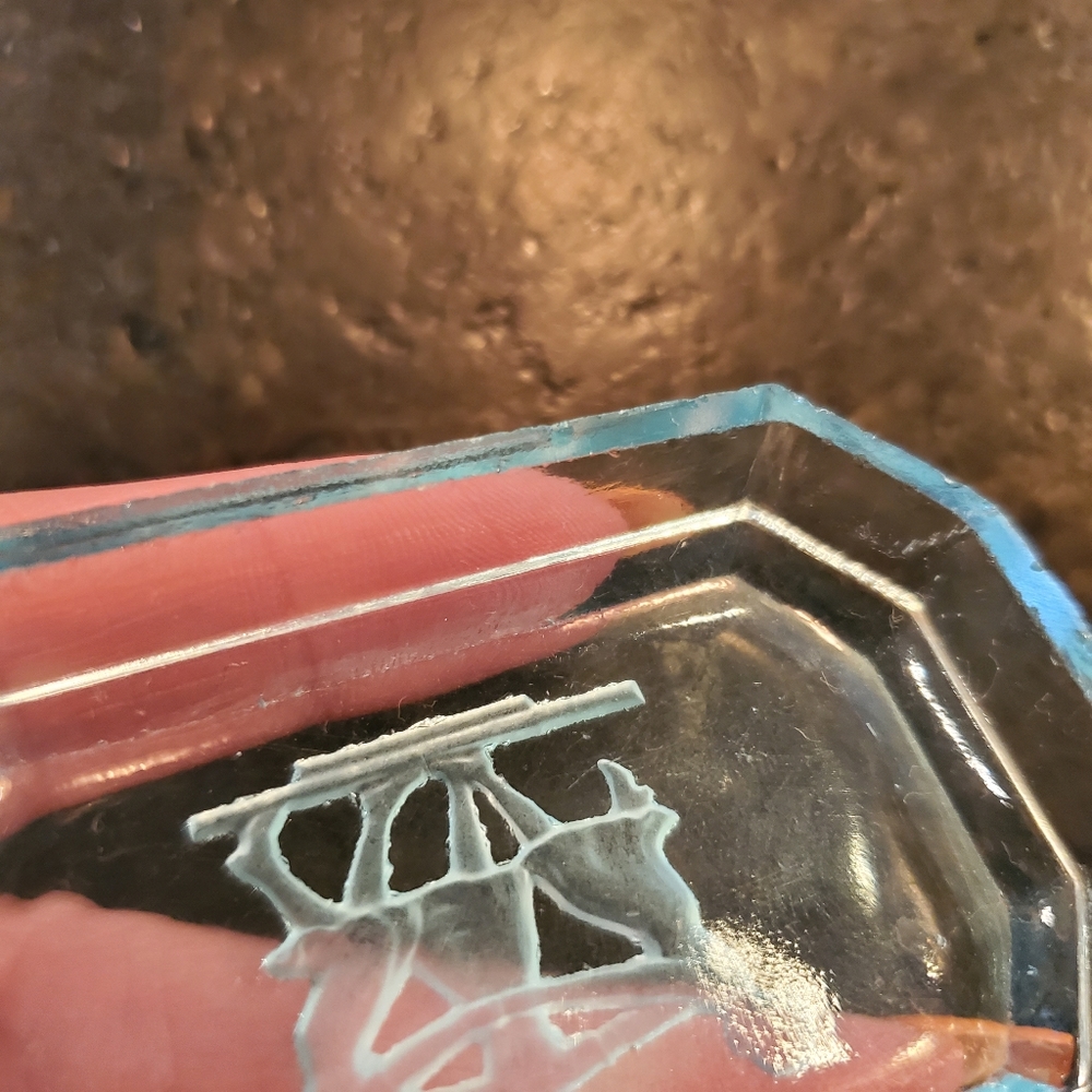 2 vintage '30s pressed glass ashtrays/salt cellars with etched child motif - Picture 6 of 14